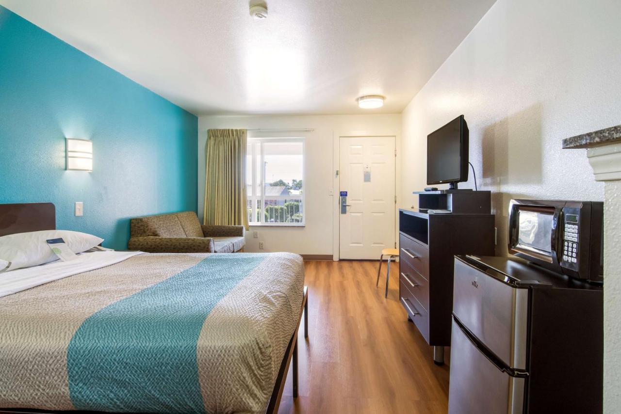 6 Mall - 205 Hotel 2*