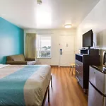 Motel 6 Portland Mall - 205