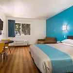 Motel 6 Portland Mall - 205