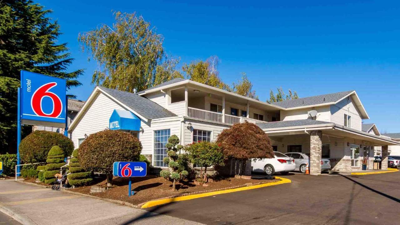 Hotel 6 Mall - 205 Portland