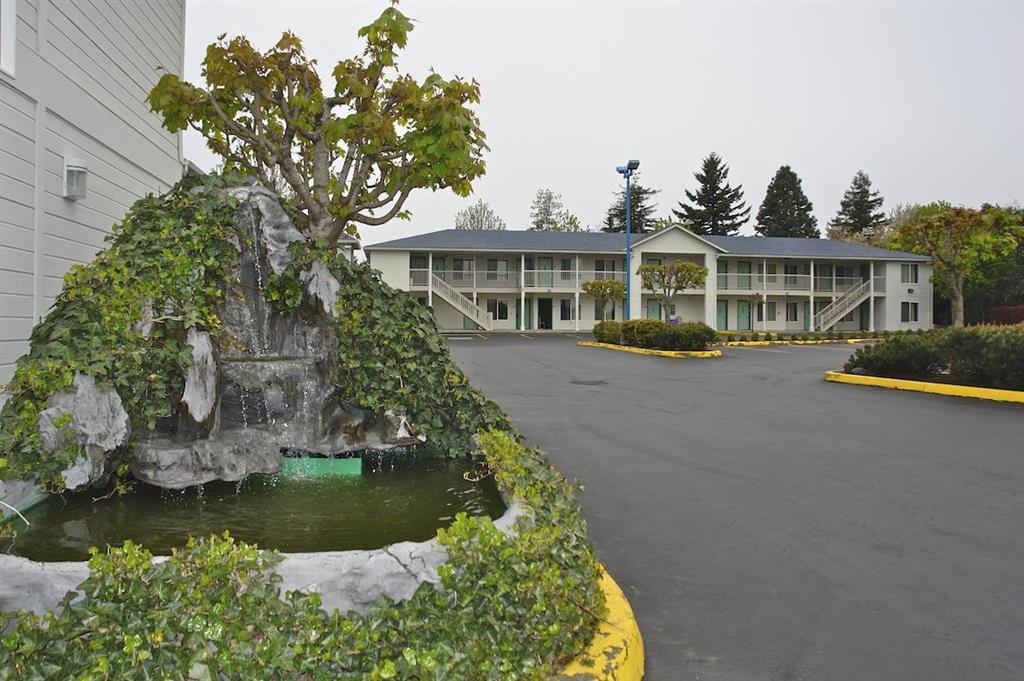 Hotel 6 Mall - 205 Portland