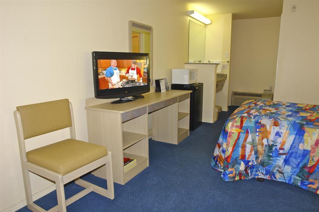 Hotel 6 Mall - 205 2*